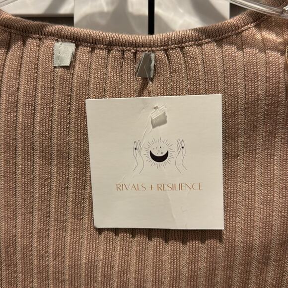 Rivals + Resilience NWT Rib Cropped Twisted Front Top. - Picture 2 of 5